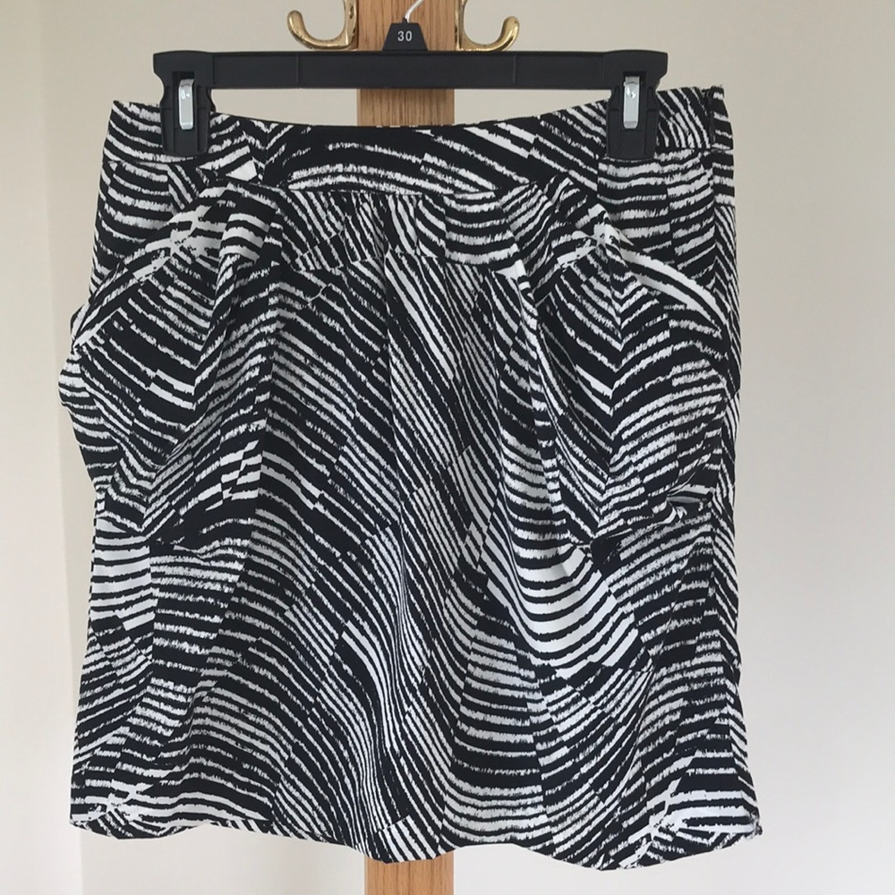 Banana Republic B&W Abstract-Print Mini Skirt